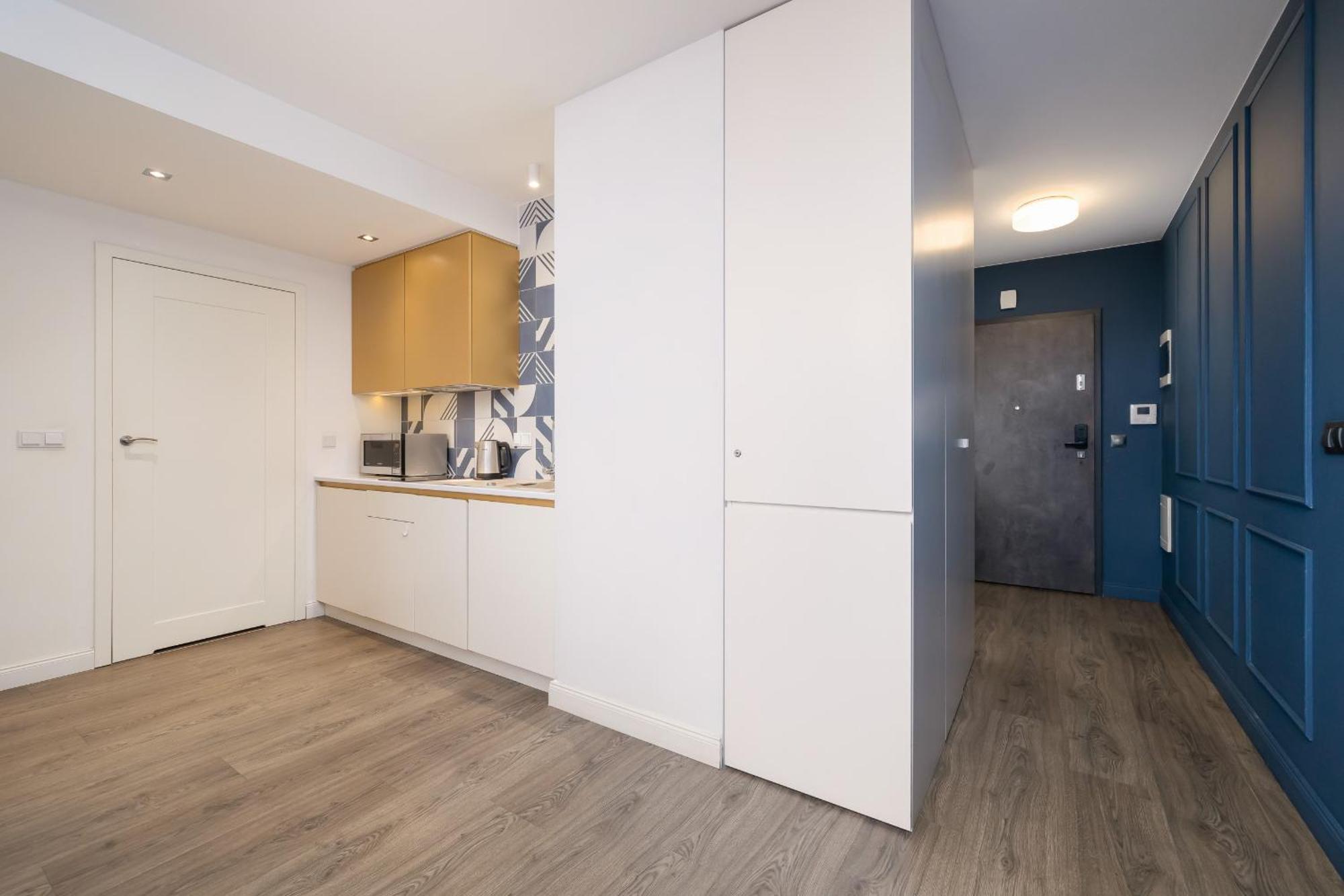 Blue And Green Apartment With Bright Pink Bedroom In Krakow By Noclegi Renters エクステリア 写真