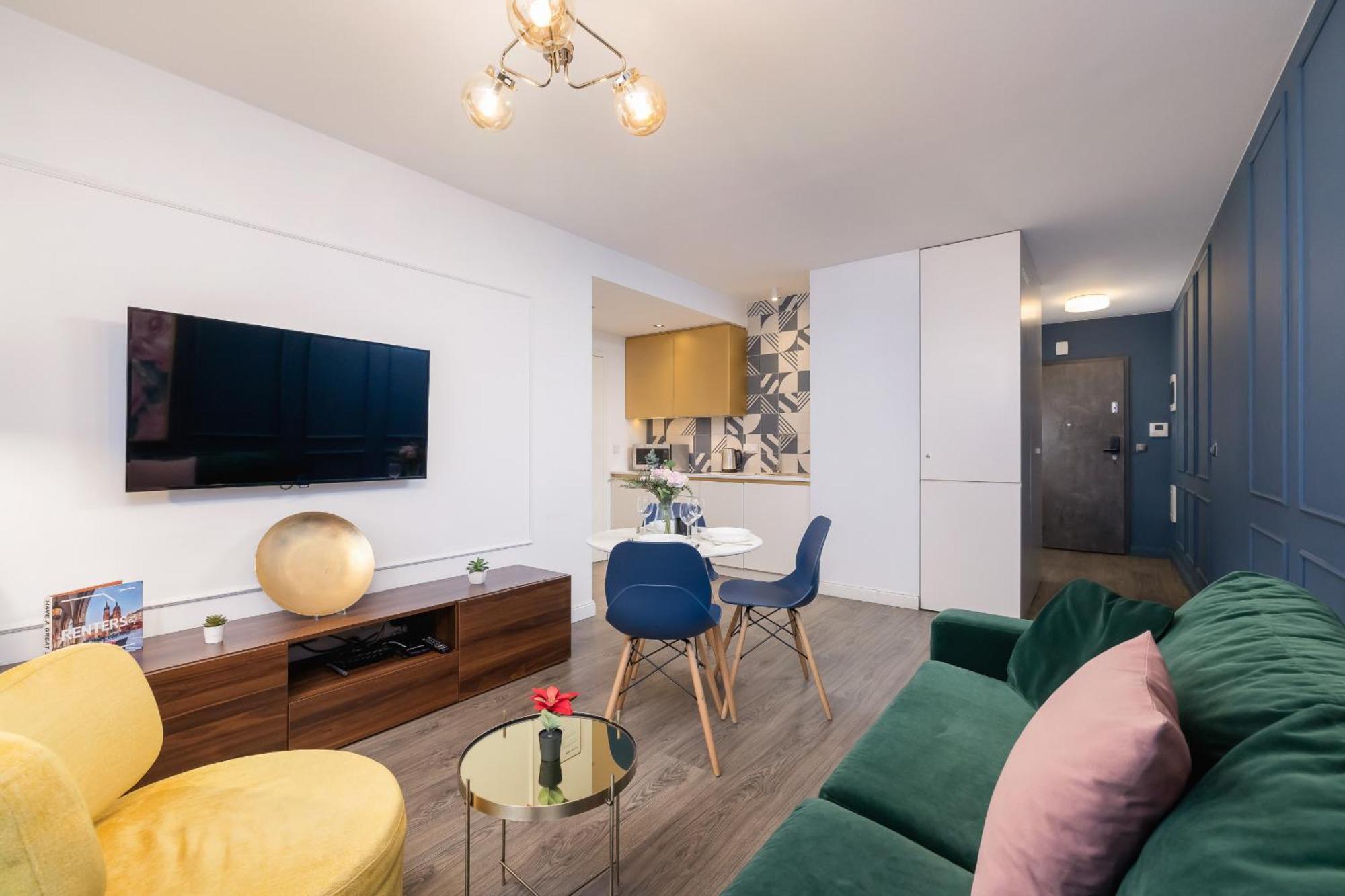 Blue And Green Apartment With Bright Pink Bedroom In Krakow By Noclegi Renters エクステリア 写真