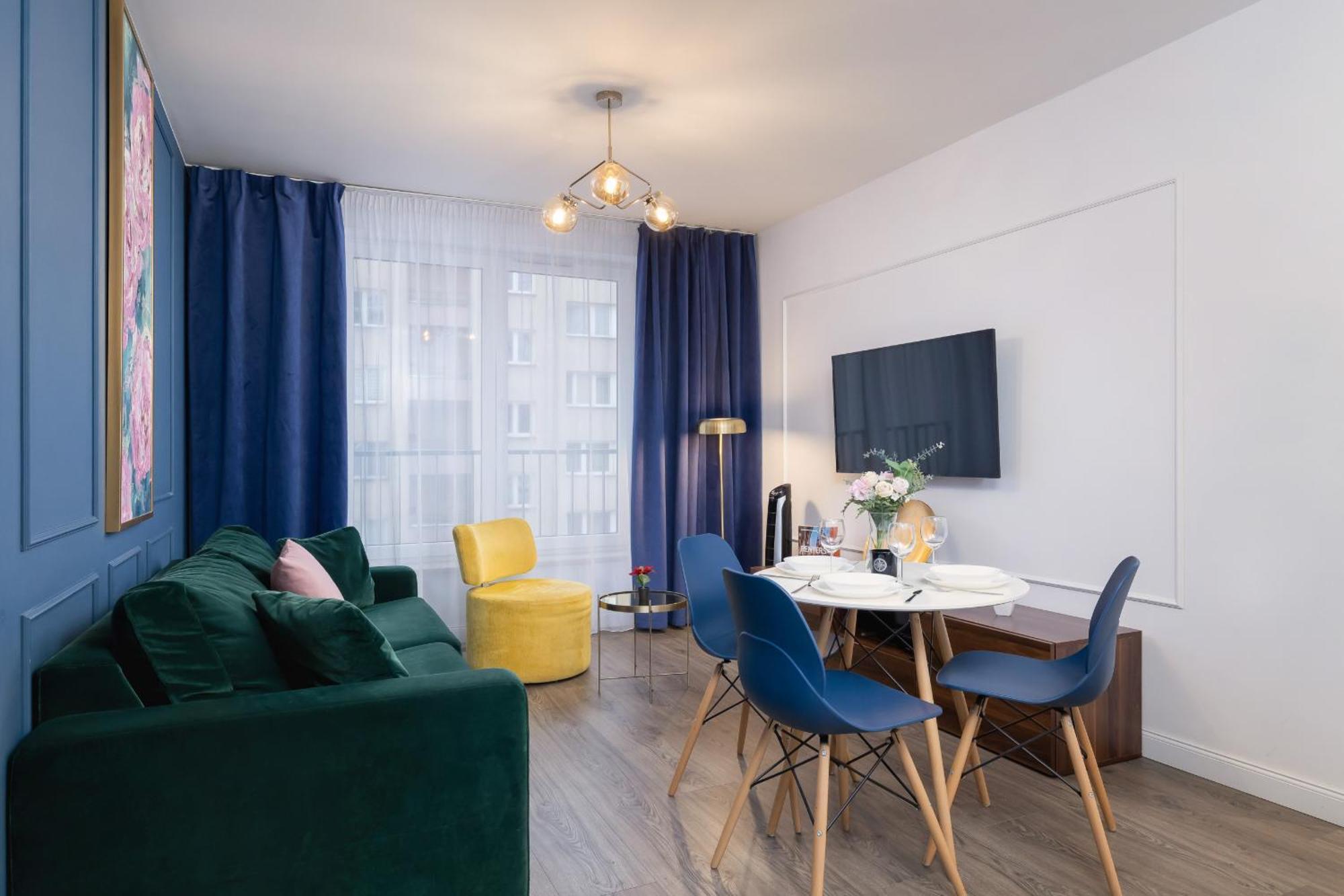 Blue And Green Apartment With Bright Pink Bedroom In Krakow By Noclegi Renters エクステリア 写真