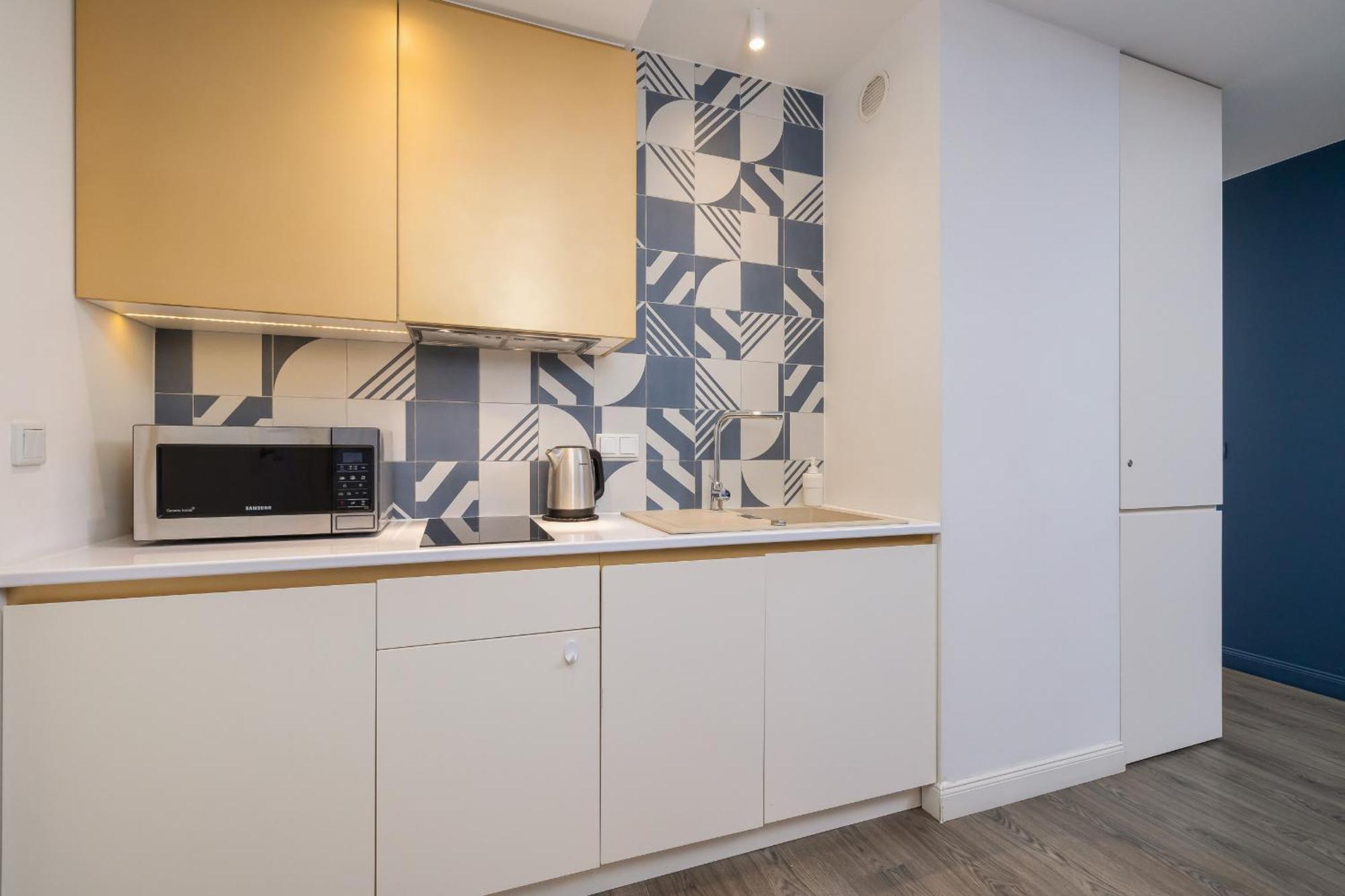 Blue And Green Apartment With Bright Pink Bedroom In Krakow By Noclegi Renters エクステリア 写真