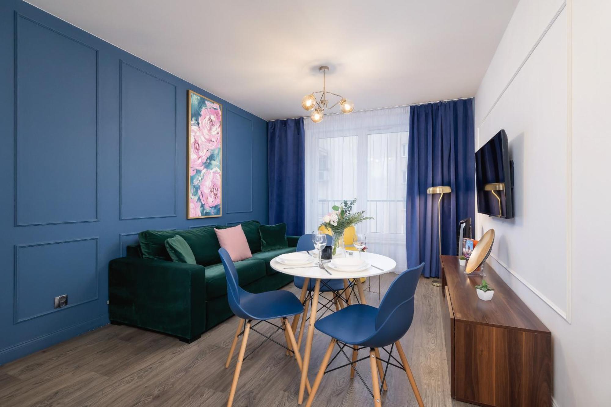 Blue And Green Apartment With Bright Pink Bedroom In Krakow By Noclegi Renters エクステリア 写真